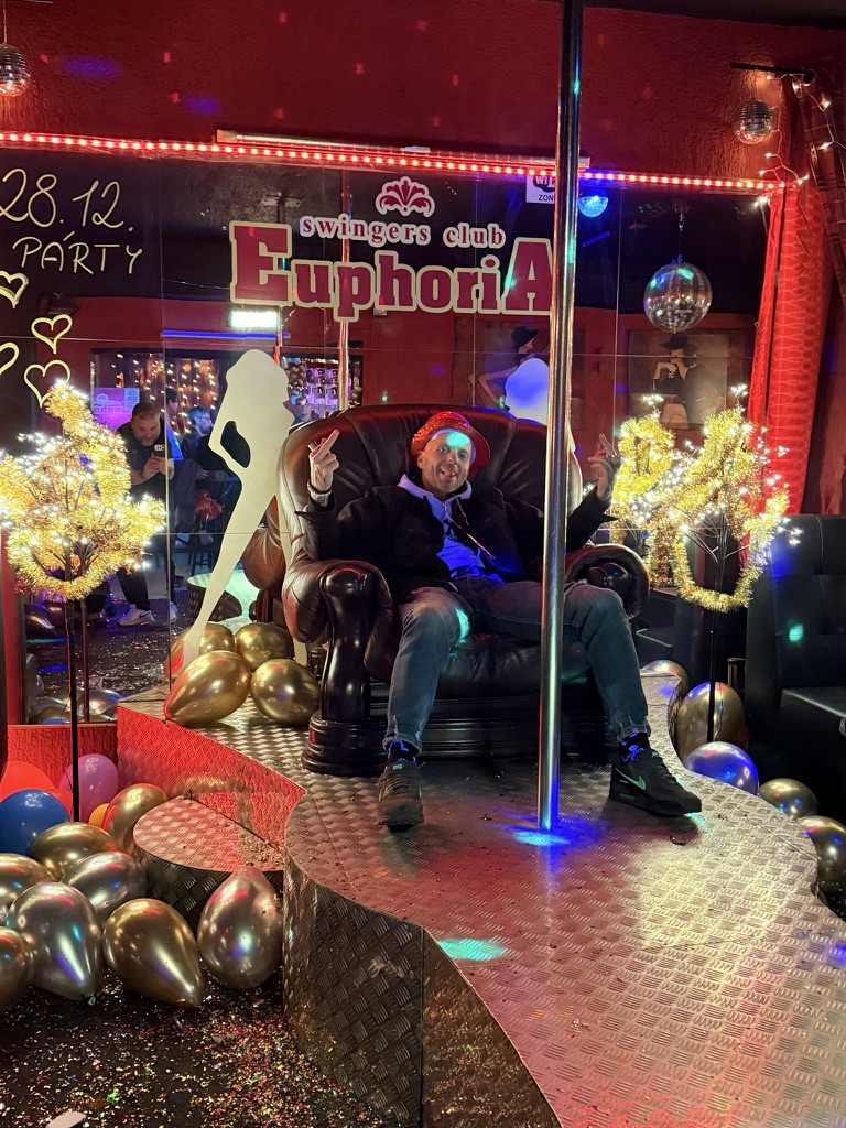 F7C7F2CF-13F9-4A65-8B76-141716CF3D7B_1_105_c